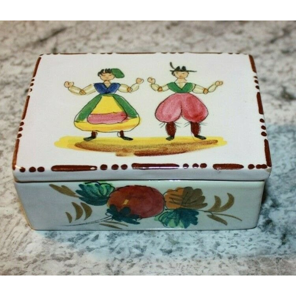 Vintage Hand Painted Trinket Box Dutch Couple Ceramic Excellent Cond. - Picture 1 of 9